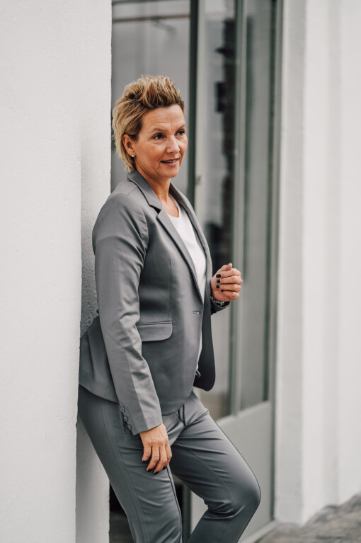 "LAURA" (ER99) slate/ Joggpants “TRIXIE” slate (ER100)