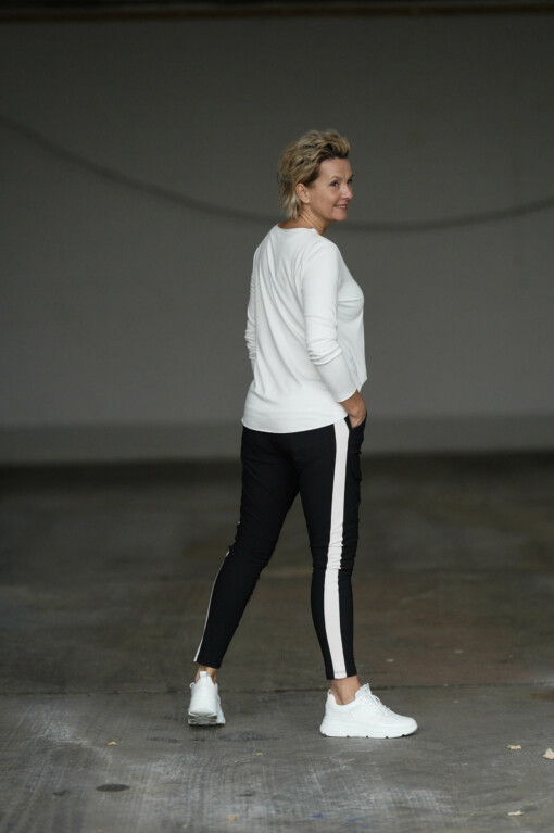 Hose NALA" black/canvas (PI83)/ Shirt "ALMA" wollweiß (BA56)
