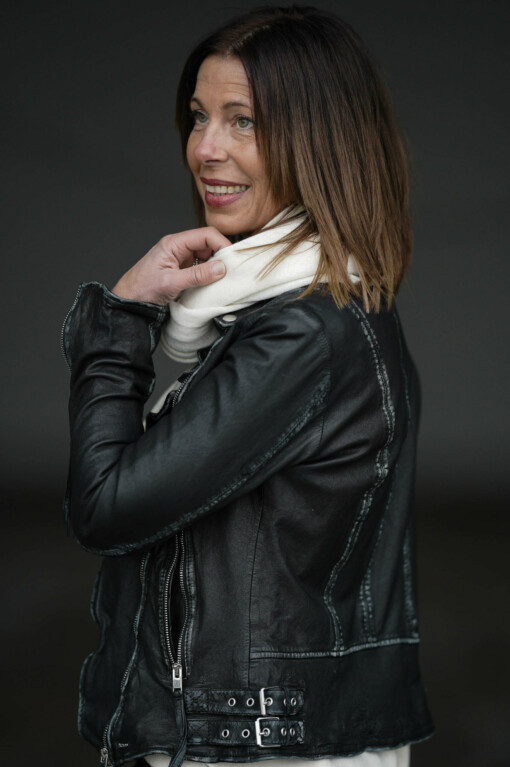 Lederjacke "SHERYL" (GW43) / Schal "MONA" wollweiß (AS02)