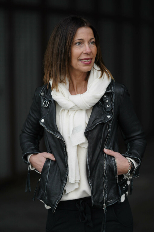Lederjacke "SHERYL" (GW43) / Schal "MONA" wollweiß (AS02)