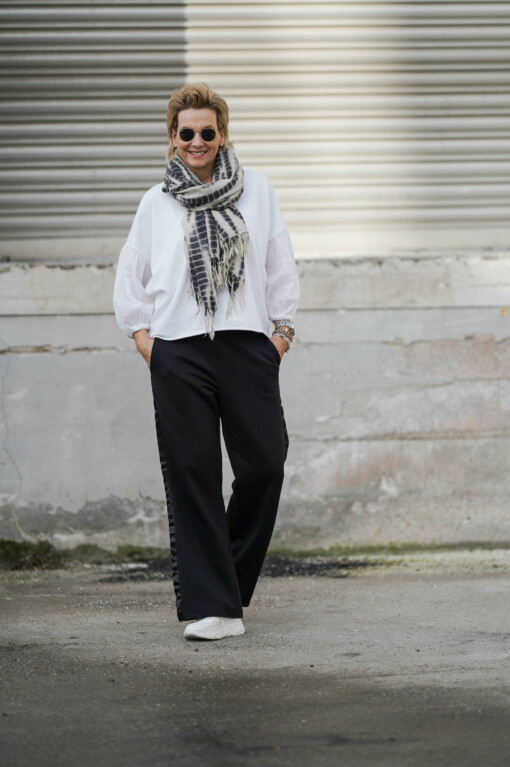 Hose "KIANA" (10D12) / Shirt "SARI" (10D10) / Schal "MATILDA" (10D