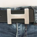 Schließe “H-LEVEL” silber (UJ02) / Gürtel “ONTARIO BLACK” (UJ01)