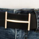 Schließe “SMALL LEVEL” satin gold (UJ02) /  Gürtel “WEST CAPE BLACK”  (UJ01)