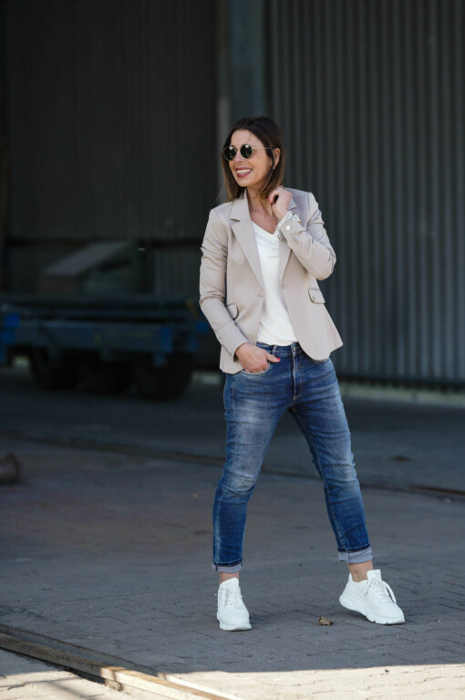 Blazer "LAURA" nordic wood (ER99) / T-Shirt "ADA" off white (ER22) / Jeans  "LEONA CLEAN" queen blue (ER16)