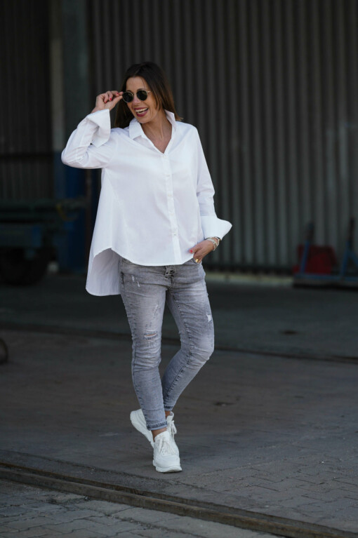 Hose "LEXIE" stonewashed grau (H64) / Bluse "KIRA" weiß (HB02)