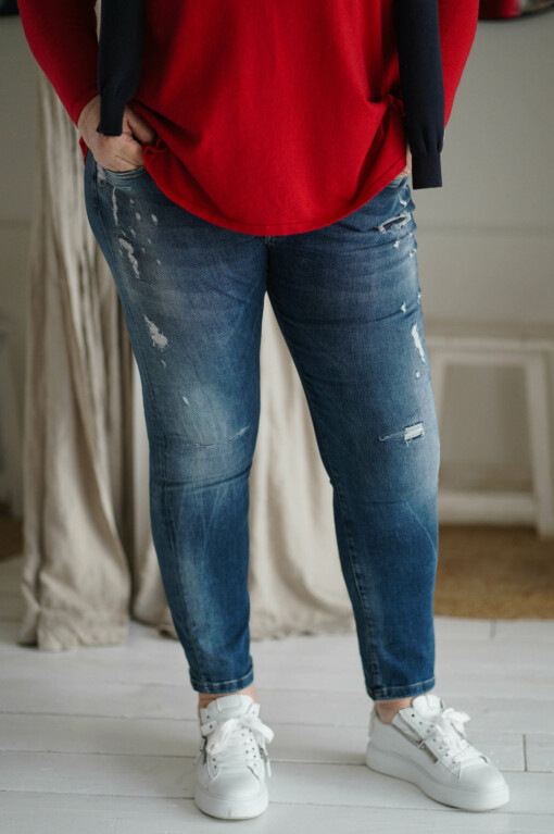 Jeans "LEONA" queen blue (ER06) / Pulli "BIBI" rot (GW201)