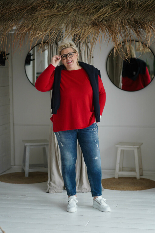Jeans "LEONA" queen blue (ER06) / Pulli "BIBI" rot (GW201)
