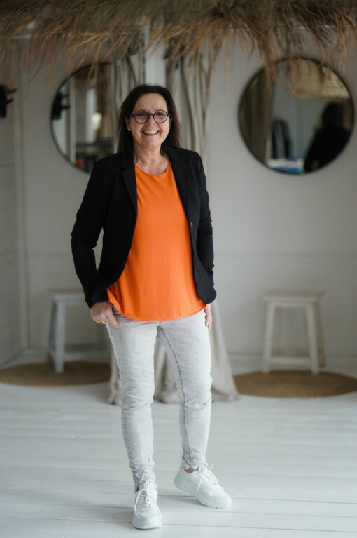 Jeans "PALINA" stonewashed grau (H25) / Shirt "KIMBERLY-XL" orange (BA52) / Blazer "SISSI" (B04)" schwarz (B