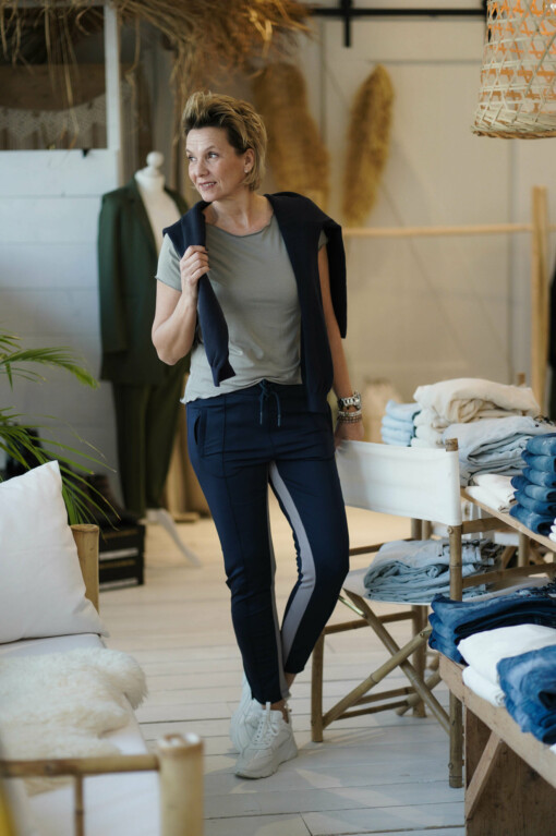 Ladies-Pants “JULIE” dark marine (ER68)/Kurzarmshirt “HANNAH” taupe (BA83)