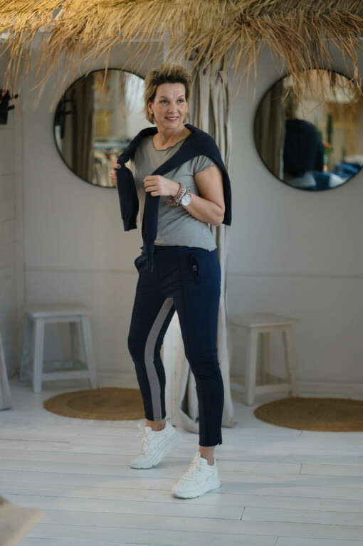 Ladies-Pants “JULIE” dark marine (ER68)/Kurzarmshirt “HANNAH” taupe (BA83)