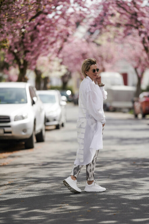 Oversized Longbluse "BEVERLY" white (10D61) /Joggerhose “MILLY” – ecru (10D55)