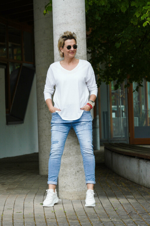 Langarmshirt "VALENA" - white (HL11) / Jeans “MELANIE” – stonewashed blue (H23)