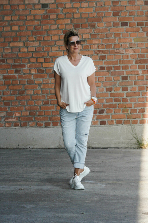 Shirt "LILINA" offwhite (HL06) / Jeans "LEONA" - stone wash (ER14)