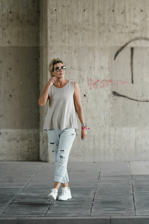 Top “COSIMA” beige (BA94) / Jeans "LEONA" - stone wash (ER14)