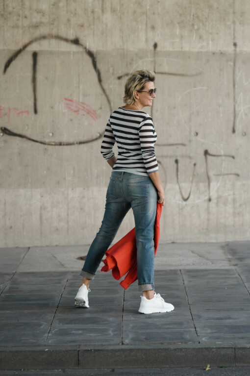 Kurzblazer "SISSI" orangerot (B04) / Langarmshirt "MESH TEE STRIPE" (10D50) / Jeans "LEONA" - loop blue (ER13)