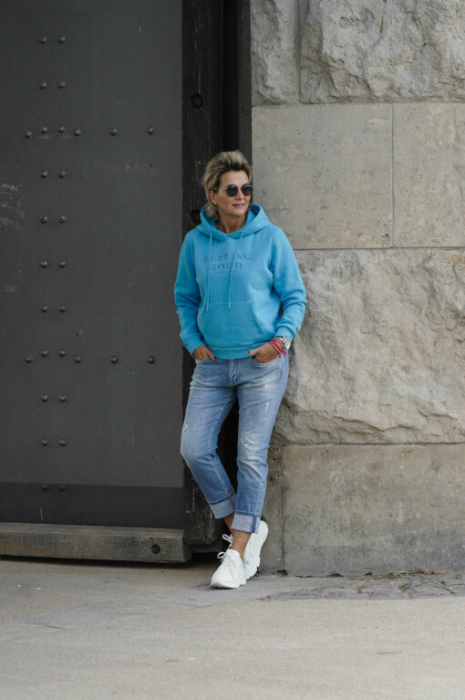 Hoodie "CHIANA" sky (HL22) / Jeans "LEONA" - berry blue (ER20)