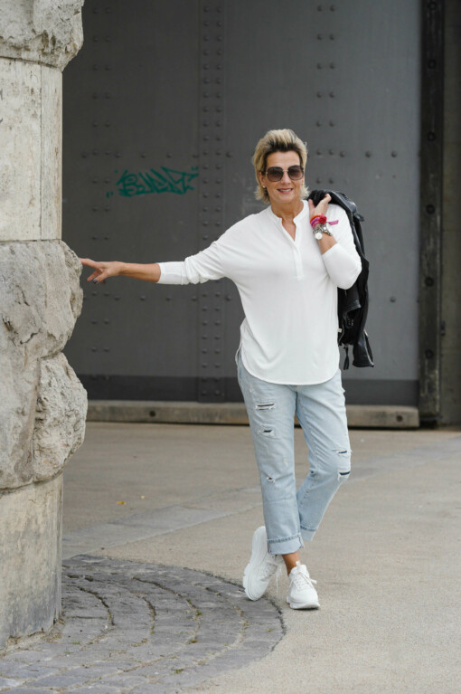 Blusenshirt "VALE" off white (HL24) / Jeans "LEONA" - stone wash (ER14)