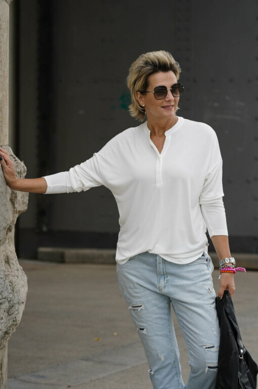 Blusenshirt "VALE" off white (HL24) / Jeans "LEONA" - stone wash (ER14)