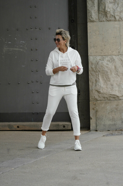 Pullover mit Kapuze "WINONA" offwhite (HL14) / Joggerhose "PRISKA" cremeweiß (FJ)