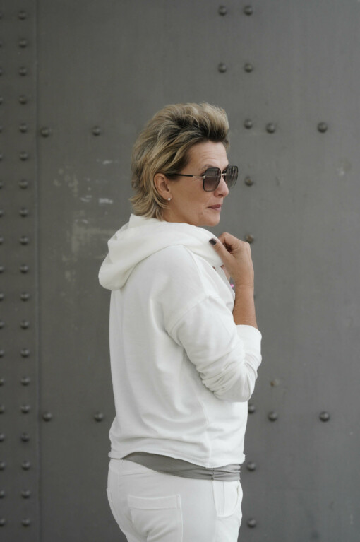 Pullover mit Kapuze "WINONA" offwhite (HL14) / Joggerhose "PRISKA" cremeweiß (FJ)