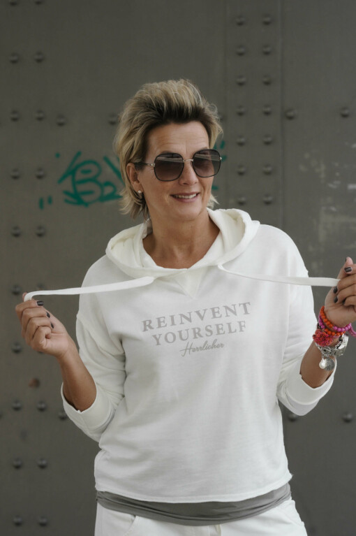 Pullover mit Kapuze "WINONA" offwhite (HL14) / Joggerhose "PRISKA" cremeweiß (FJ)