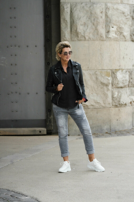 Bluse "Svania" black (HL25) /  Jeans "LEXIE" stonewashed grau (H64) / Lederjacke "RIHANNA"  (GW02)