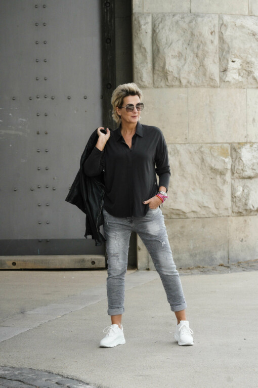 Bluse "Svania" black (HL25) /  Jeans "LEXIE" stonewashed grau (H64) / Lederjacke "RIHANNA"  (GW02)