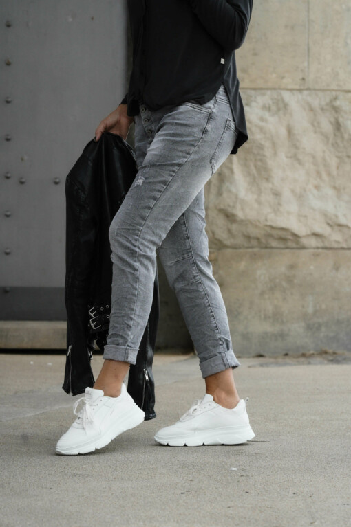 Bluse "Svania" black (HL25) /  Jeans "LEXIE" stonewashed grau (H64) / Lederjacke "RIHANNA"  (GW02)