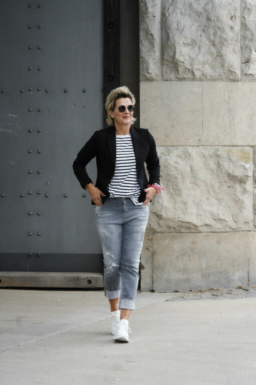 Kurzarmshirt "TEE STRIPES" ecru/black (10D47) / Jeans "ZIVA" - pale grey (ER15) / Kurzblazer "SISSI" (B04)