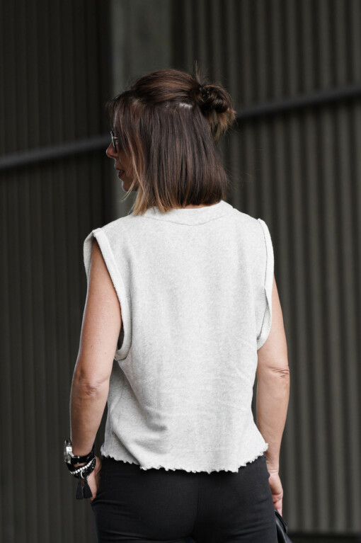 Top "V- NECK FLEECE" light grey melee (10D51) /  Jogger "TAMINA" - black  (10D07) / Lederjacke "SHERYL" (GW43)