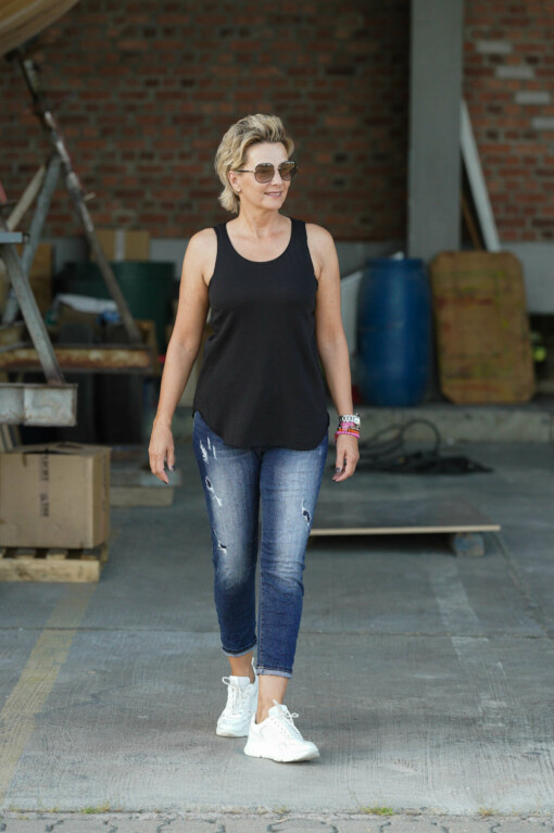 Top “AURELIA” black (CC34)/  Jeans “DEBBIE” dark blue (H50)