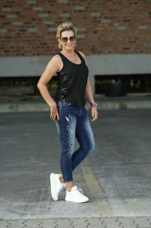 Tanktop “DUNJA” black (10D39) /  Jeans “DEBBIE” dark blue (H50)