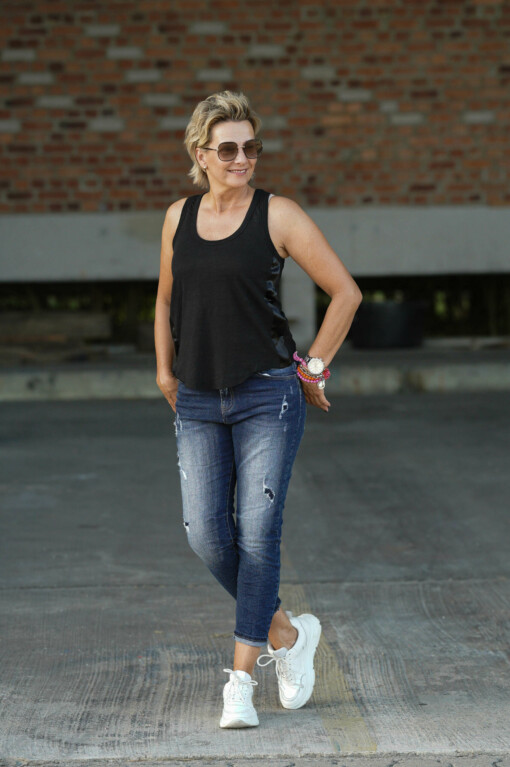 Tanktop “DUNJA” black (10D39) /  Jeans “DEBBIE” dark blue (H50)