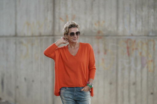 Feinstrick-Pulli “BEA” orange (GW200) / Jeans “LEONA” – loop blue (ER13)