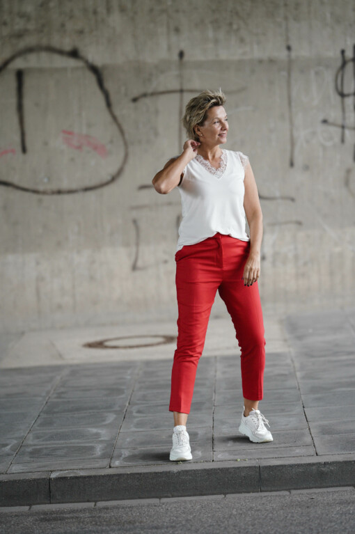 Ladies Fitted Pants “ALARA” – red poppy / Spitzen-Top “ANCONA” (DZ06)