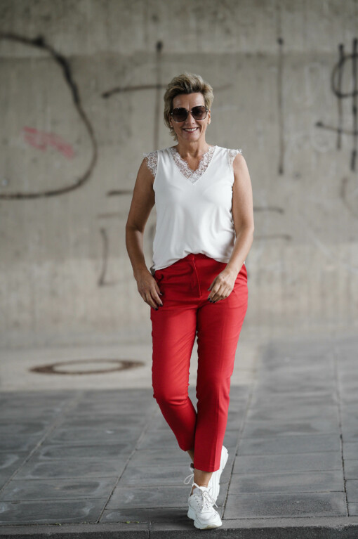 Ladies Fitted Pants “ALARA” – red poppy / Spitzen-Top “ANCONA” (DZ06)