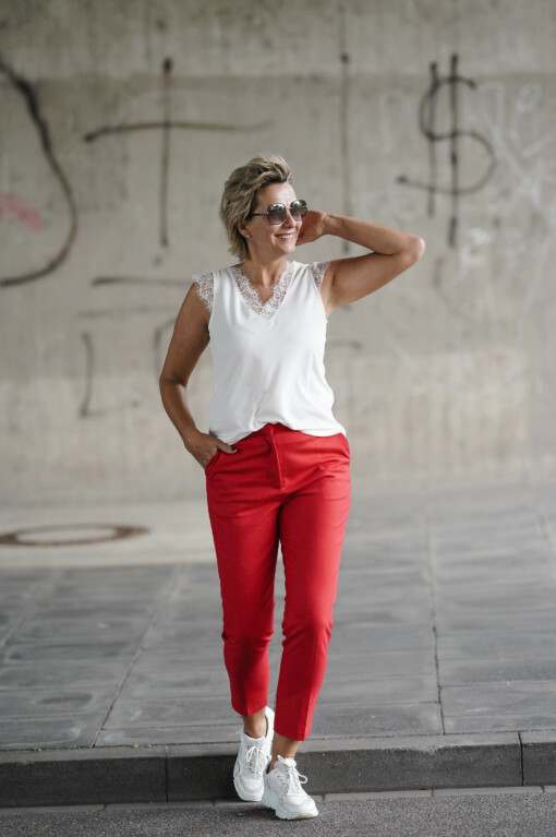 Ladies Fitted Pants “ALARA” – red poppy / Spitzen-Top “ANCONA” (DZ06)