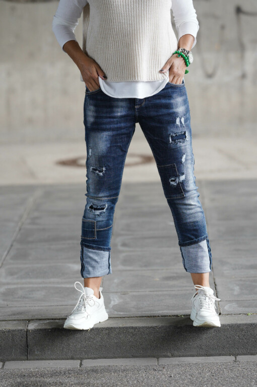 Jeans “SABINA” (H17) / Pullunder “STEPHANIE” beige (GW06) / Langarm-Shirt “LEONIE” (BA85)