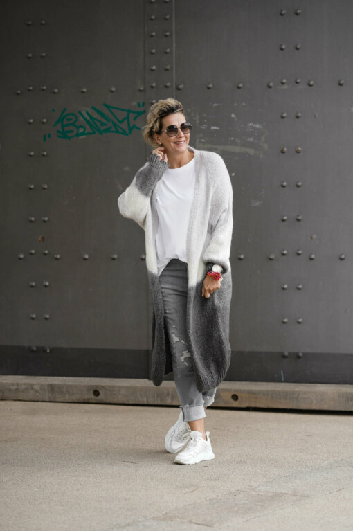 Strickcardigan "KATJA "hellgrau/grau  (GW27) /  Jeans "ZIVA" - pale grey (ER15)/ Kurzarmshirt "MIRKA" (BA10)