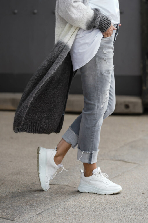 Strickcardigan "KATJA "hellgrau/grau  (GW27) /  Jeans "ZIVA" - pale grey (ER15)/ Kurzarmshirt "MIRKA" (BA10)
