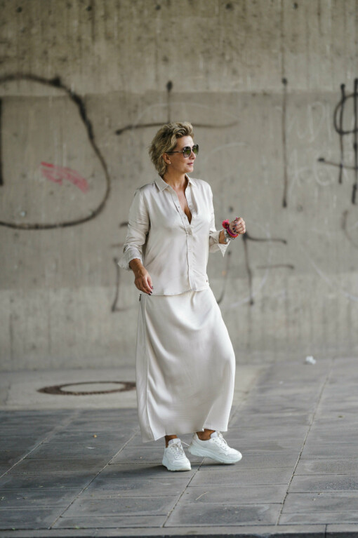 Bluse "LITTLE BUTTONS" chalk solid (MSC01) / Rock "KAROLINE" chalk solid (MSC02)