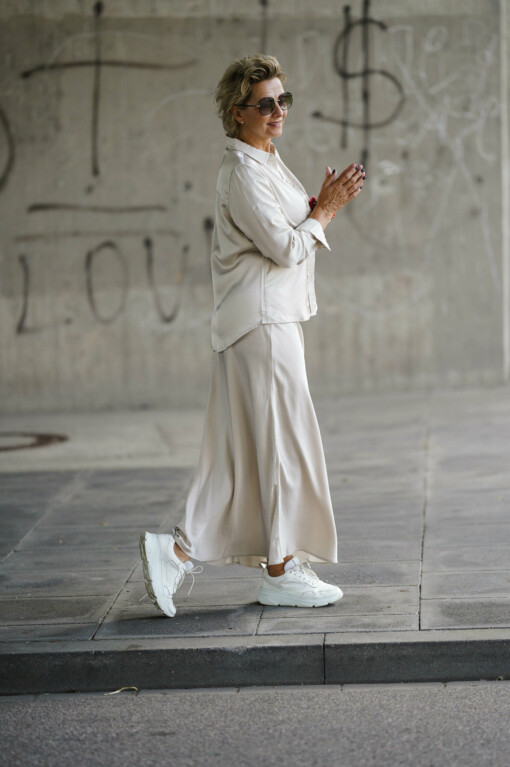 Bluse "LITTLE BUTTONS" chalk solid (MSC01) / Rock "KAROLINE" chalk solid (MSC02)