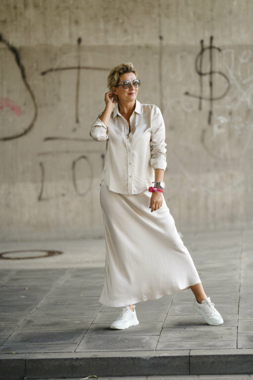 Bluse "LITTLE BUTTONS" chalk solid (MSC01) / Rock "KAROLINE" chalk solid (MSC02)