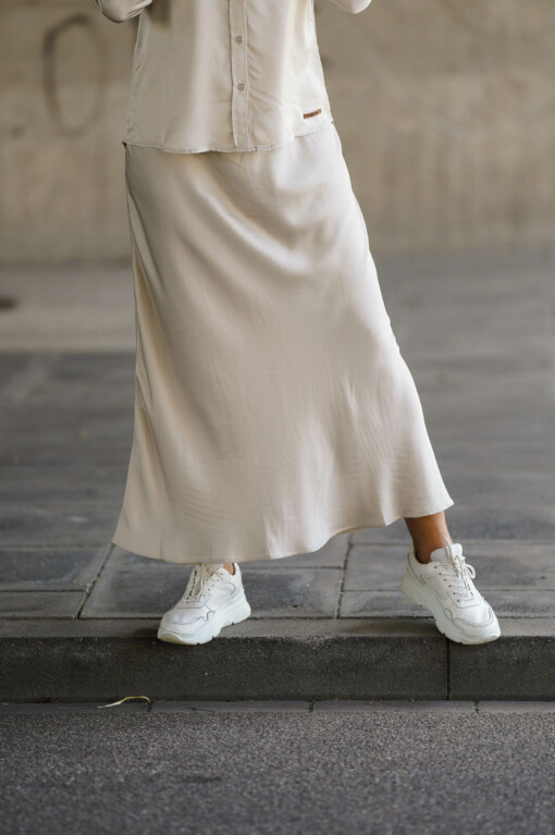 Bluse "LITTLE BUTTONS" chalk solid (MSC01) / Rock "KAROLINE" chalk solid (MSC02)