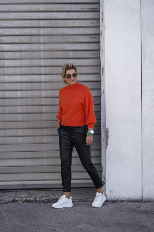 Strickpulli "MEXINE" orange (GW21) /  Lederimitat Hose "NINA" (H04)