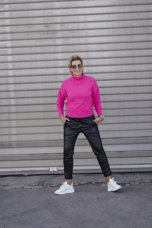 Strickpulli "ANGELINA" fuchsia (GW26) /  Lederimitat Hose "NINA" (H04)