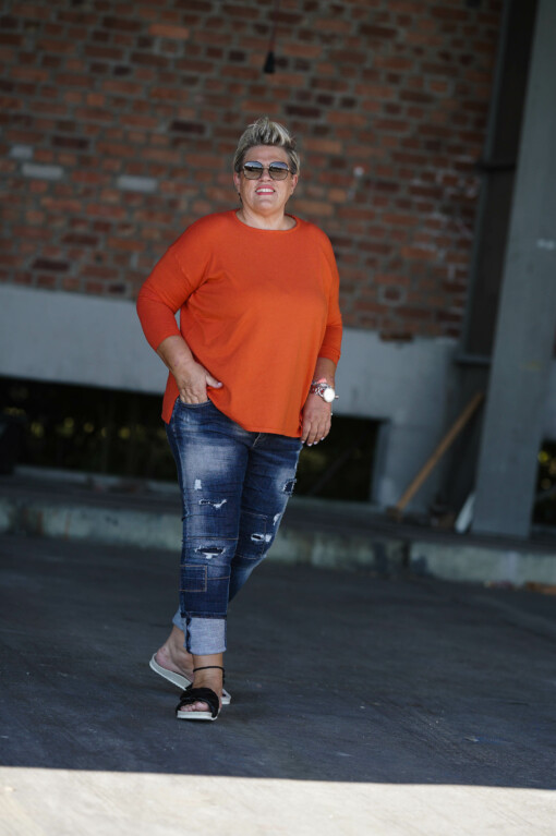 Feinstrickpulli “BIBI” orange (GW201) /  Jeans “SABINA” (H17)