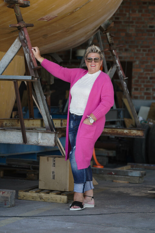 Langer Strickcardigan “CAROL” (GW13) / Jeans “SABINA” (H17)