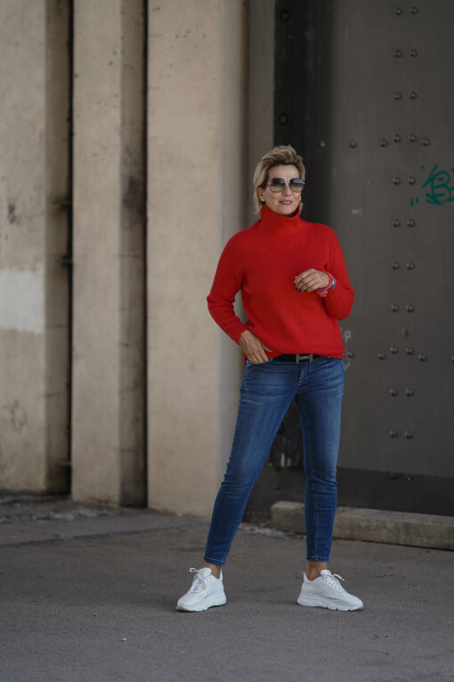 Strickpulli “CAISSY” rot (GW58) / Skinny fit Jeans “JUNGBUSCH” – mid blue (GG04) / Ledergürtel "west cape black" (UJ01) / Gürtelschließe "H-LEVEL" light silver (UJ02)