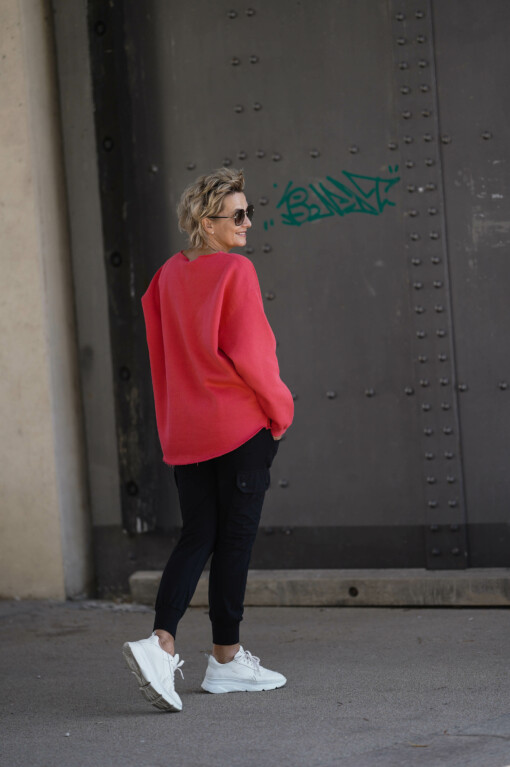 Cargo Pants “SOPHIE” black (10D11) / Sweatshirt “ESTELLE” coral red (10D37)